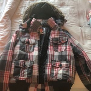 Very cute plaid roxy jacket🖤❤️❄️🌨